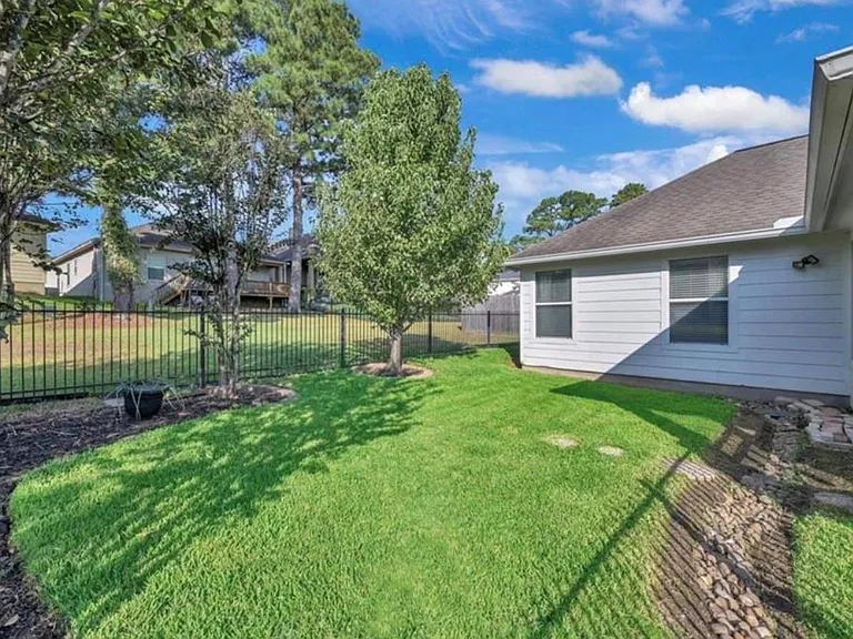 105 Harbor Court Dr — Photo 3