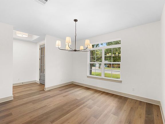 5th image of 271 College S