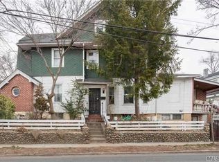 9403 Park Ln S, Woodhaven, NY 11421