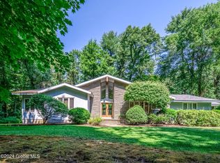 1 Innisbrook Dr, Clifton Park, NY 12065