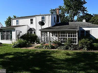 1st image of 2407 Ivanhoe Ln