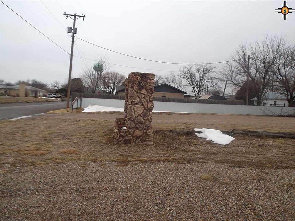 2nd image of 820 W 17th St