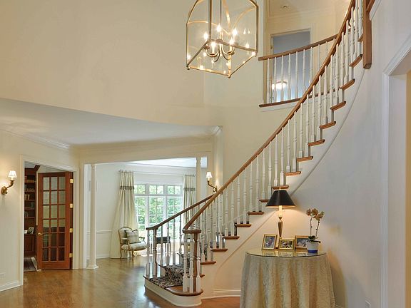 5th image of 330 Belle Foret Dr