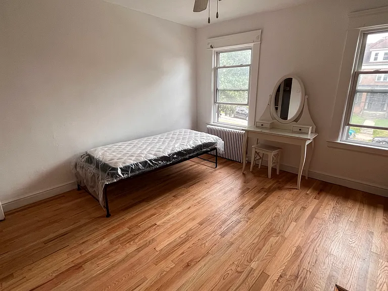 5859 Hobart St #2 — Photo 36