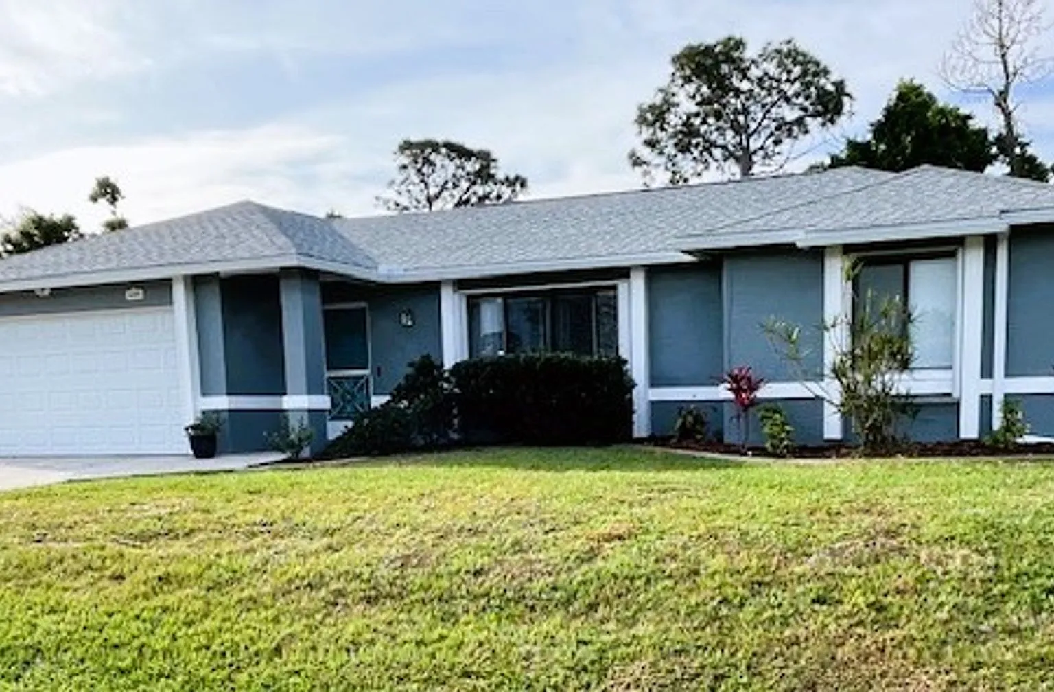 Updated 3-Bedroom, 2-Bath Home w/ Office Your Perfect Florida Retreat! Available April through No... — Photo 1