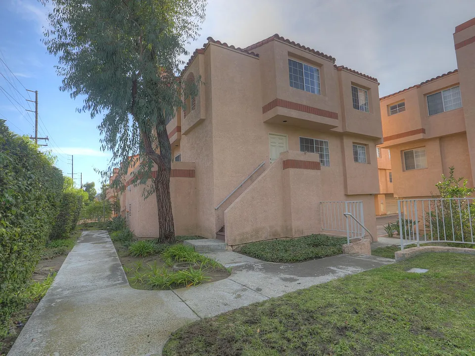 3101 Plaza Del Amo #63