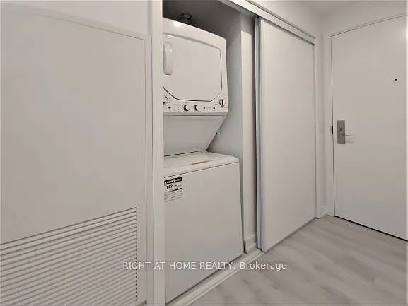 33 Helendale Ave #1312 — Photo 12