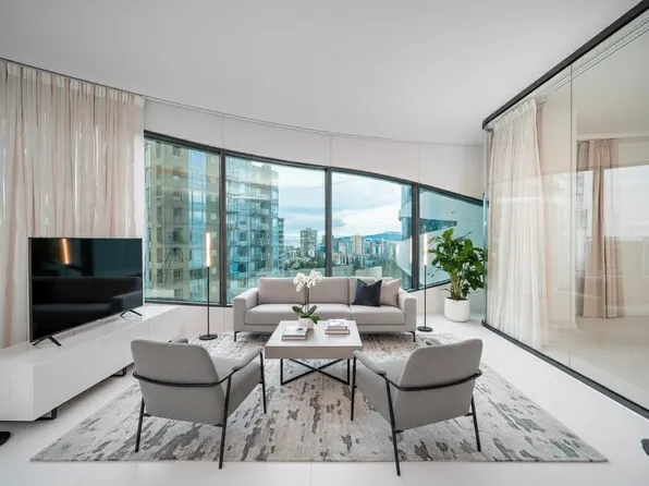 1033 Nelson St #1703, Vancouver, BC V6E 0E5