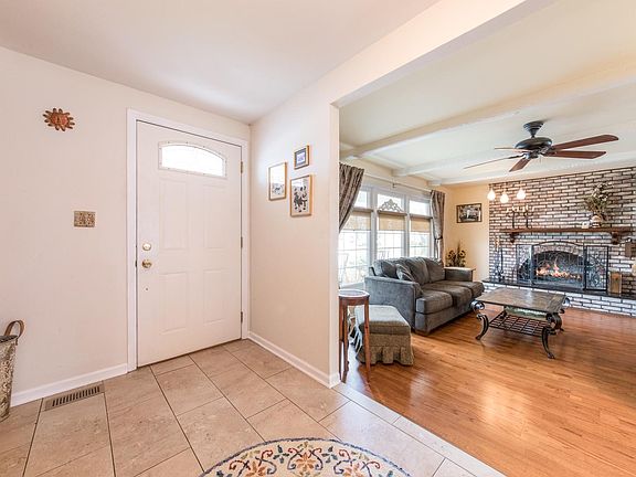 3rd image of 1305 Colwyn Dr