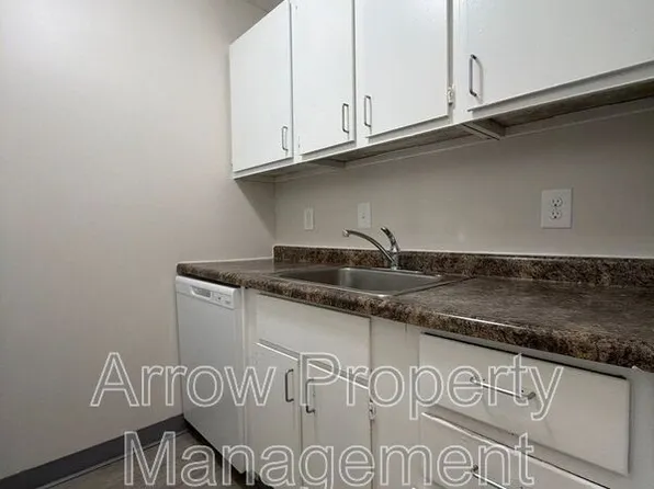 1111 E St APT 10, Lincoln, NE 68508