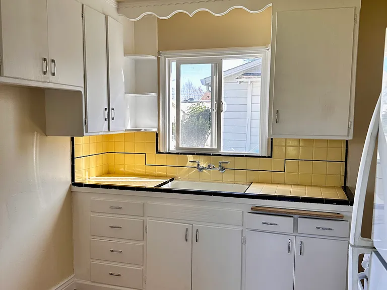 728 Cherry Way — Photo 3