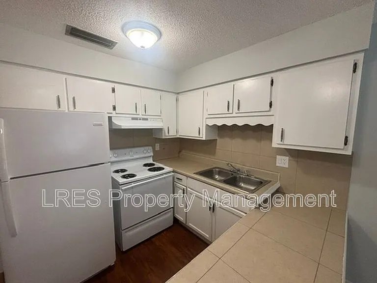 1031 Columbia Ave #G — Photo 7