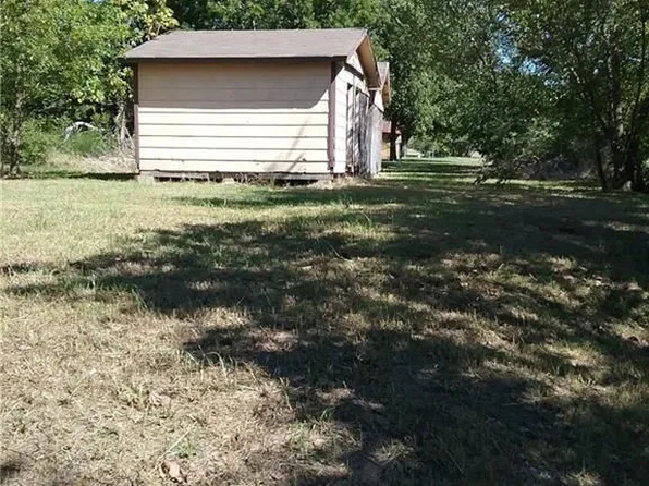 1820 Division St, Commerce, TX 75428