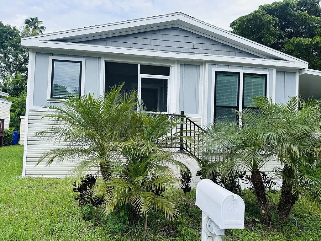 2 bed, 2.0 bath, 1460 sqft, $1,599 — Photo 1