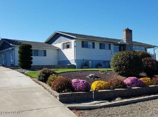 30 Wing Hill Rd, Grandview, WA 98930