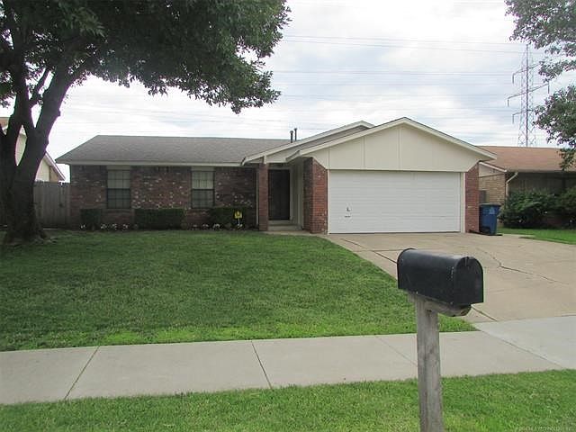 Welcome Home! Fresh paint & New siding.