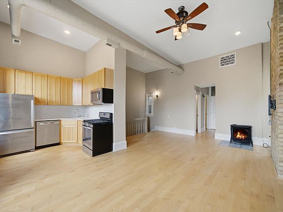 3rd image of 1333 W Huron St APT 3A