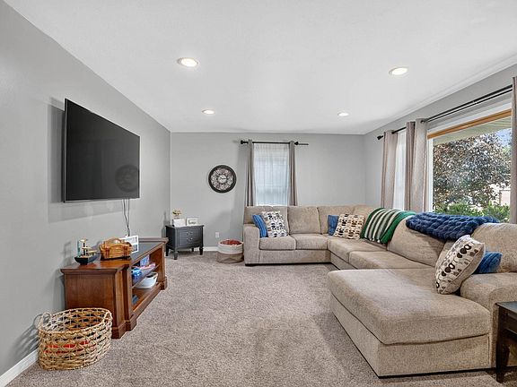 5th image of 516 1st St NW