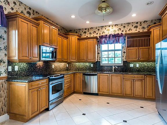 5th image of 198 Hibiscus Dr APT 522