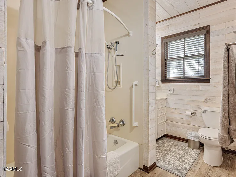 411 Wiggins Rd — Photo 24