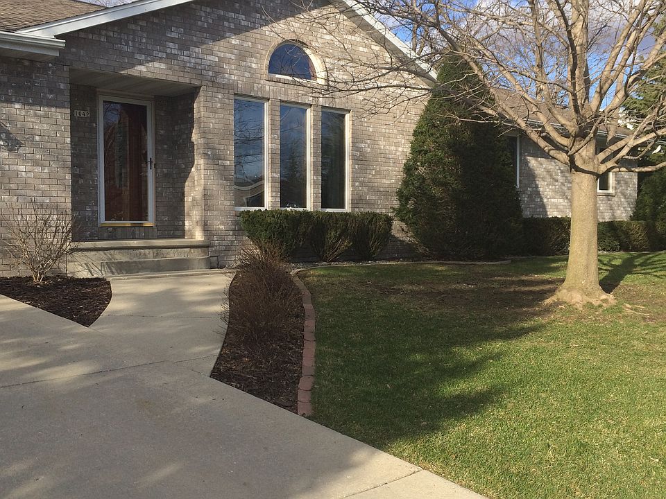 1st image of 1042 W Acorn Dr