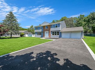 35 Dehan St, Smithtown, NY 11787