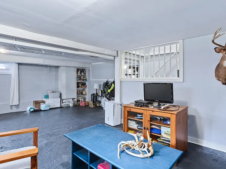 1002 Shakespeare Ave — Photo 4