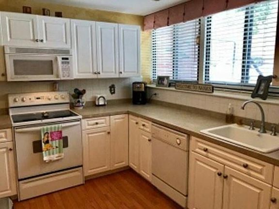 4th image of 1 Longwood Dr APT 1
