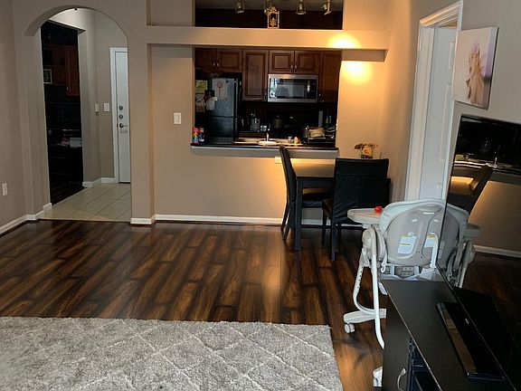 3rd image of 12956 Centre Park Cir