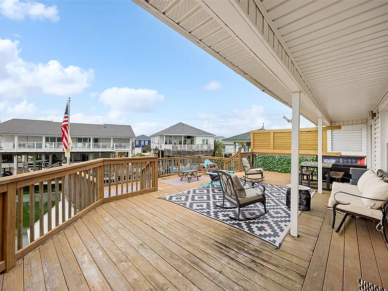 1114 Tiki Dr — Photo 32
