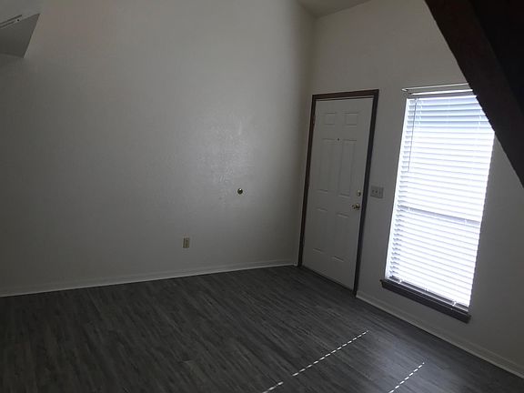 3rd image of 1901 E Lindsey St APT 1B