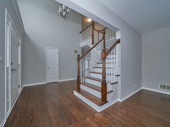 2nd image of 538 E Thornwood Dr