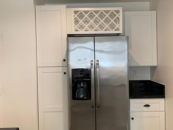 3rd image of 1427 N Laurel Ave APT 5