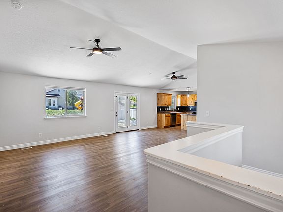 5th image of 319 W Lariat Blvd