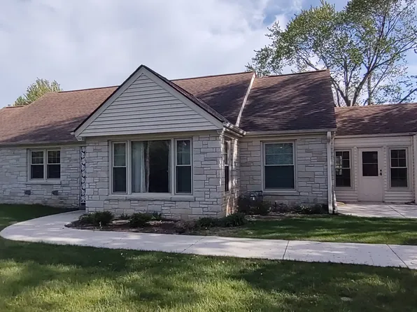 17565 W Wisconsin Ave, Brookfield, WI 53045