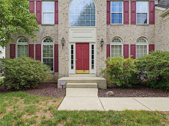 4th image of 10009 Nicol Ct E