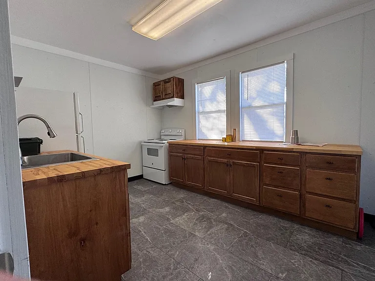 5008 Blaschke Rd — Photo 37