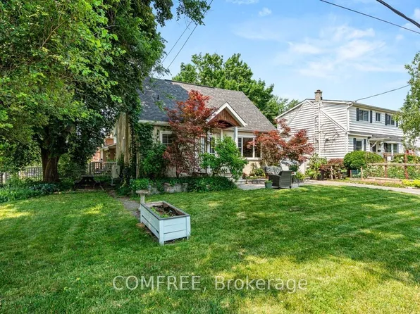 421 Greenwood Ave, Ottawa, ON K2A 0X5
