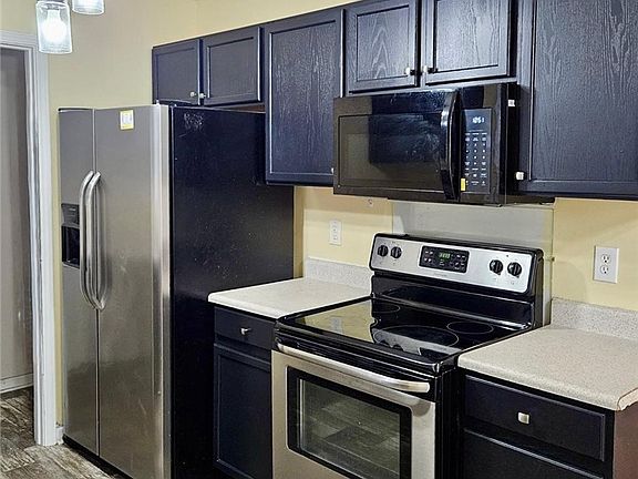 4th image of 3214 Burton Dr