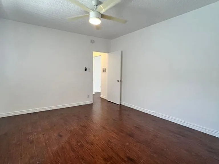 905 Edgewood St — Photo 15