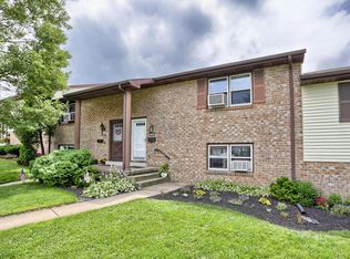 726 S Cedar St, Lititz, PA 17543