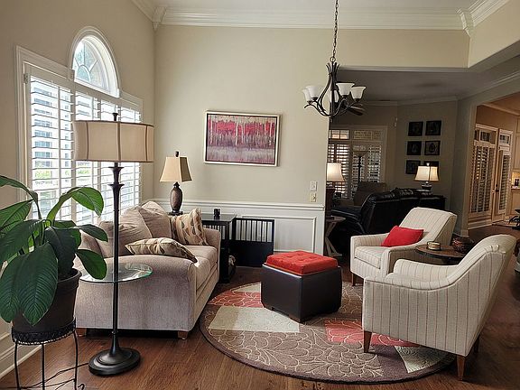 Sitting Room/Dining Room