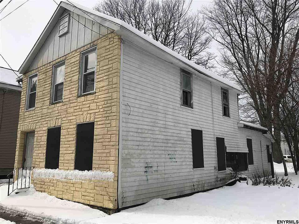 2nd image of 18 Close St