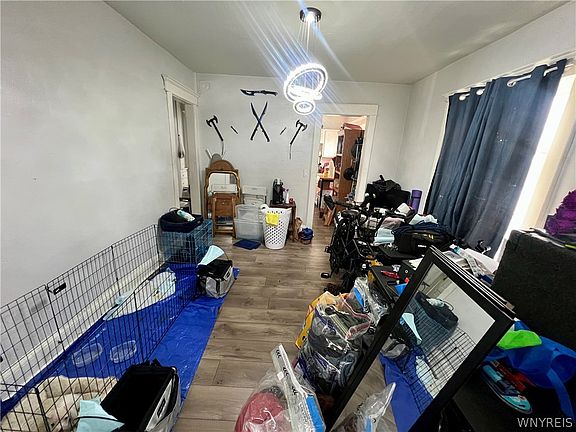 5th image of 161 Kensington Ave