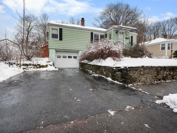 30 Fairlawn Dr, Worcester, MA 01602