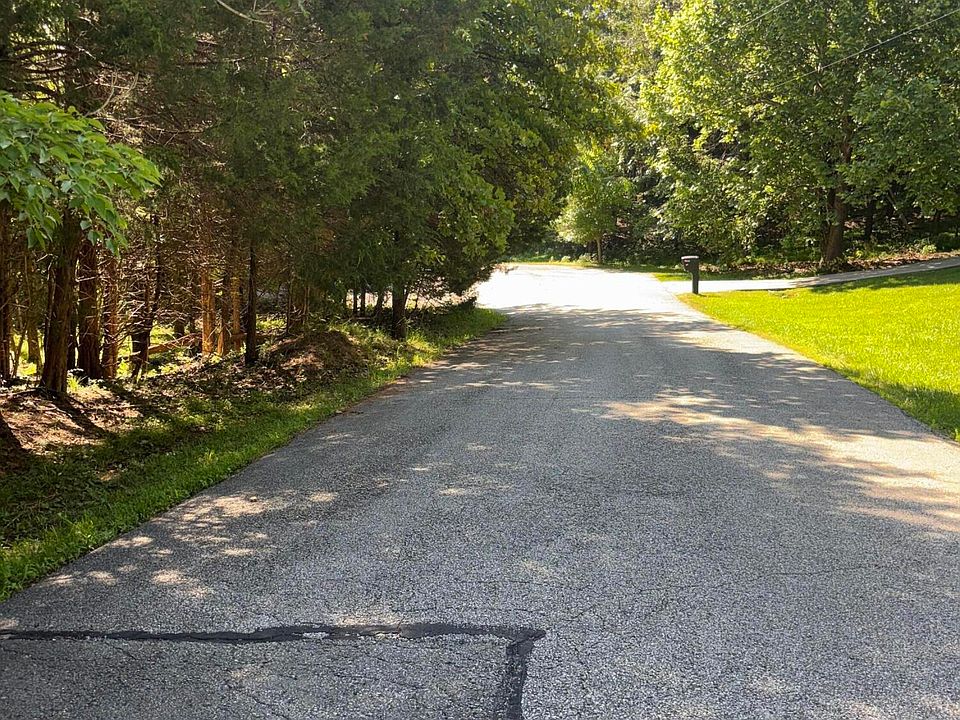 2nd image of 304 Robin Way