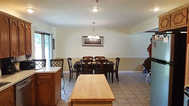 410 N Linn St — Photo 6