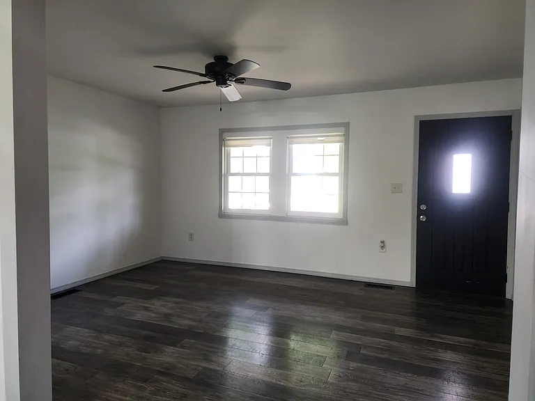 1212 Hollyhock Ln — Photo 8