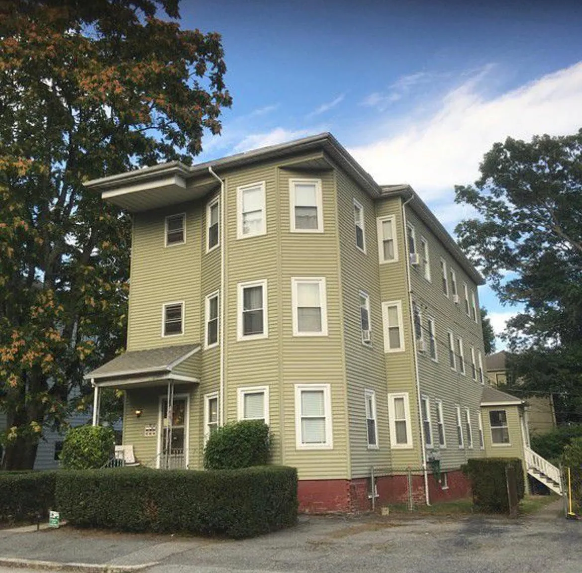 322 Lovell St — Photo 1