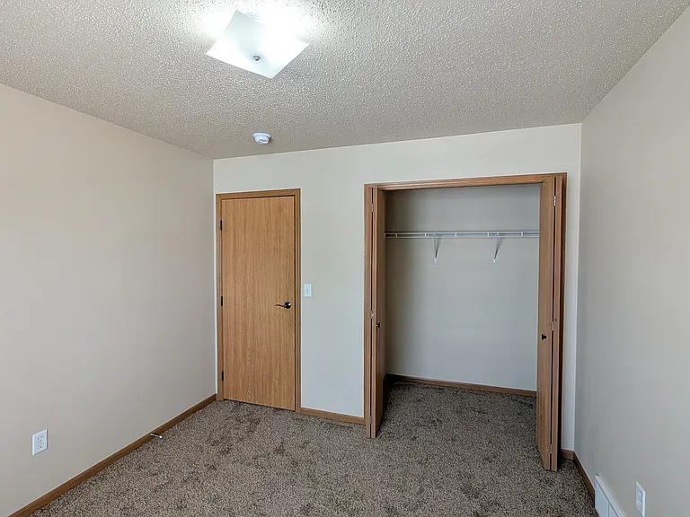 Osgood Townhomes 4250 & 4270 — Photo 19